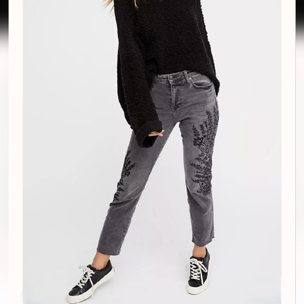Free People Embroidered High-Rise Raw Hem Girlfriend Jeans Size 28